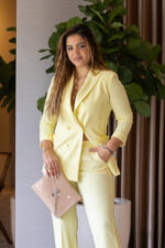 BLAZER AMARELO CLARO DE CORTE ELEGANTE IMPERIAL