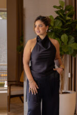 TOP PRETO COM DECOTE DRAPEADO E FRANJAS IMPERIAL