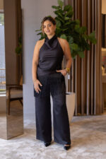 CALÇA PRETA DE CINTURA SUBIDA COM CORTE RETO IMPERIAL