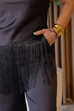 TOP PRETO COM DECOTE DRAPEADO E FRANJAS IMPERIAL - Image 3