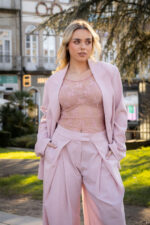 CAMISOLA EM TULE ROSA SECO COM PADRÃO FLORAL IMPERIAL