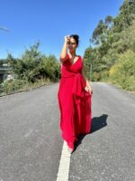 VESTIDO VERMELHO COM DECOTE EM V E LAÇO CINTADO PONTO CHIC