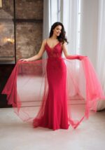 VESTIDO VERMELHO LONGO EM TULE BORDADO COM APLICAÇÕES DE PEDRARIA PONTO CHIC