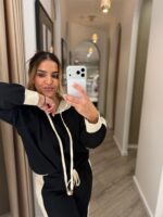 CONJUNTO PRETO E BEGE COM CAPUZ E FAIXAS LATERAIS PONTO CHIC