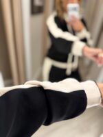 CONJUNTO PRETO E BEGE COM CAPUZ E FAIXAS LATERAIS PONTO CHIC - Image 3