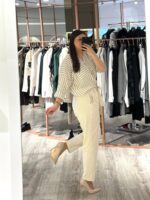 CALÇA DE CINTURA ALTA COM CINTO ÀS RISCAS BEGE PONTO CHIC - Image 4