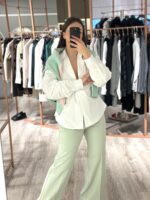 CAMISA BRANCA CRUZADA NA FRENTE E OMBREIRAS PONTO CHIC