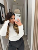 CAMISOLA CANELADA BRANCA COM GOLA ALTA E DETALHE NAS MANGAS PONTO CHIC - Image 2