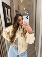 CASACO CURTO EM EFEITO PELE BEGE COM BOTÕES PONTO CHIC - Image 3