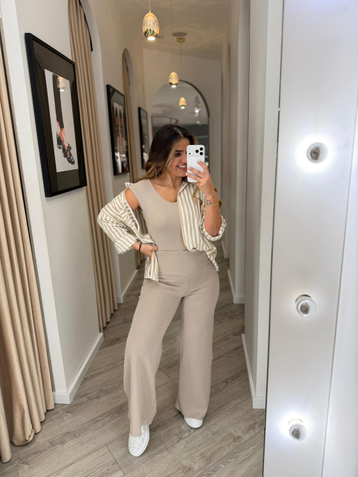 WhatsApp Image 2026-01-20 at 23.31.22 (1) CALÇA FLUIDA DE CINTURA ALTA TAUPE PONTO CHIC - Image 1