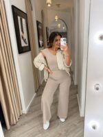 TOP COM DECOTE EM V TAUPE PONTO CHIC - Image 2