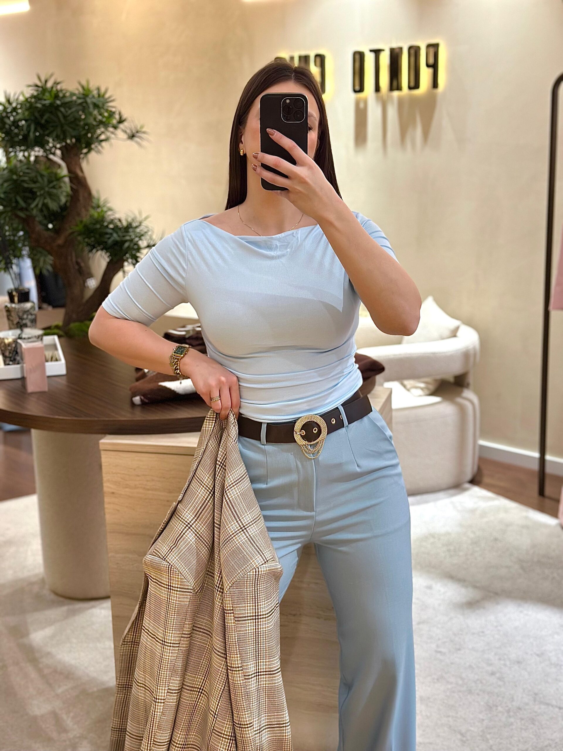 WhatsApp Image 2026-01-21 at 14.53.39 (1) CAMISOLA COM DECOTE DRAPEADO AZUL PONTO CHIC - Image 1