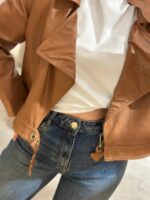 T-SHIRT BRANCA CORTE DIREITO PONTO CHIC - Image 4