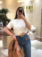 T-SHIRT BRANCA CORTE DIREITO PONTO CHIC - Image 3