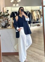 TOP CANELADO AZUL COM APLICAÇÃO DOURADA LANÇA PERFUME - Image 3