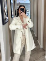 CASACO CRU COM LAPELA CLÁSSICA E BOTÕES DOURADOS PONTO CHIC - Image 2