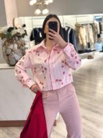 CAMISA RISCAS ROSA COM APLICAÇÕES EM LANTEJOULAS PONTO CHIC - Image 4