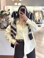 CAMISA AMARELA CLÁSSICA COM BOLSO PONTO CHIC