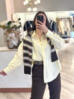 CAMISA AMARELA CLÁSSICA COM BOLSO PONTO CHIC - Image 2