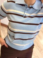 POLO DE MALHA AZUL COM RISCAS EM TONS SUAVES PONTO CHIC - Image 5