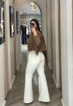 CALÇA DE GANGA FLARE CRU COM BOTÕES DOURADOS PONTO CHIC - Image 5