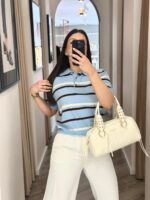 POLO DE MALHA AZUL COM RISCAS EM TONS SUAVES PONTO CHIC