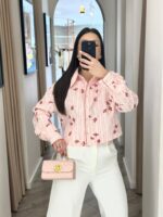 CAMISA RISCAS ROSA COM APLICAÇÕES EM LANTEJOULAS PONTO CHIC