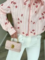 CAMISA RISCAS ROSA COM APLICAÇÕES EM LANTEJOULAS PONTO CHIC - Image 2