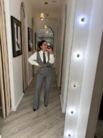 MACACÃO XADREZ CINZA DE DECOTE EM V RINASCIMENTO - Image 2