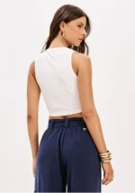 TOP CANELADO BRANCO COM APLICAÇÃO DOURADA LANÇA PERFUME - Image 5