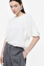 T-SHIRT BRANCA COM NÓ NAS MANGAS IMPERIAL