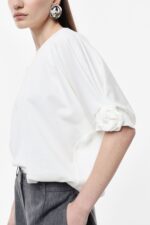 T-SHIRT BRANCA COM NÓ NAS MANGAS IMPERIAL - Image 2