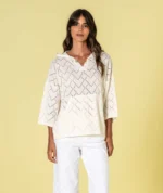 CAMISOLA BEGE COM CAPUZ DE MALHA RENDADA RUGA