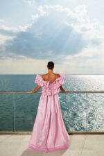 VESTIDO LONGO PRETO COM CAPA ROSA PONTO CHIC - Image 3