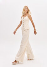 TOP BEGE COM BOTÕES DOURADOS LANÇA PERFUME - Image 5