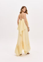 VESTIDO LONGO AMARELO PLISSADO COM APLICAÇÃO NAS ALÇAS LANÇA PERFUME - Image 2