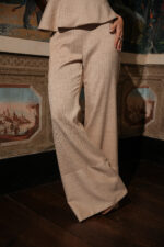 CALÇA BEGE RISCAS FINAS SAHOCO - Image 3