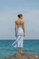 VESTIDO COMPRIDO AZUL CÉU COM RENDA IMPERIAL - Image 3