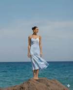 VESTIDO COMPRIDO AZUL CÉU COM RENDA IMPERIAL