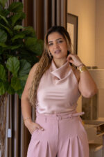 TOP ACETINADO COM DECOTE DRAPEADO ROSA IMPERIAL