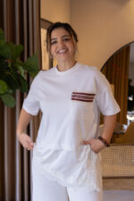 T-SHIRT BRANCA COM BOLSO APLICADO EM RENDA DIXIE - Image 2