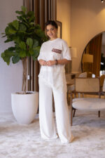 T-SHIRT BRANCA COM BOLSO APLICADO EM RENDA DIXIE