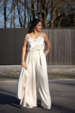 CALÇA BEGE FLUIDA COM PREGAS NA CINTURA RINASCIMENTO - Image 2