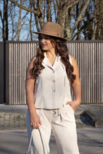 BLUSA SEM MANGAS COM GOLA CLÁSSICA BEGE RINASCIMENTO - Image 2