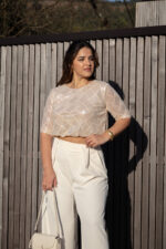 TOP CURTO DOURADO COM LANTEJOULAS RINASCIMENTO - Image 2