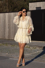 VESTIDO EM RENDA BEGE RINASCIMENTO - Image 2