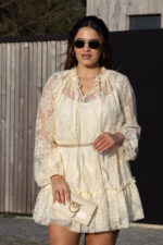 VESTIDO EM RENDA BEGE RINASCIMENTO - Image 3