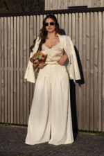 TOP BEGE ACETINADO COM RENDA IMPERIAL