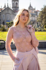 CAMISOLA EM TULE ROSA SECO COM PADRÃO FLORAL IMPERIAL