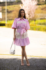 VESTIDO ROSA COM RENDA E MANGA ABALONADA LANÇA PERFUME